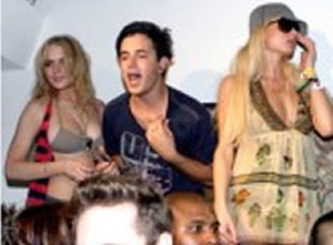 Lindsay Lohan de fiesta con Paris Hilton