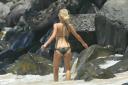 Paris Hilton en la Playa 13