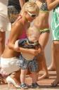 Paris Hilton colecciona bebés 3