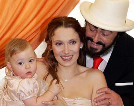 Pavarotti deja sin herencia a su esposa