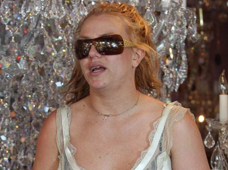 Britney post cirugía 2