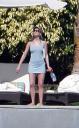 Jennifer Aniston luce algo de pancita 8