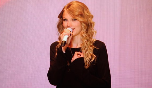 2009_American_Music_Awards_Taylor_Swift