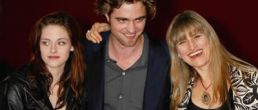 Directora de “Twilight” confirma romance entre Pattinson y Stewart
