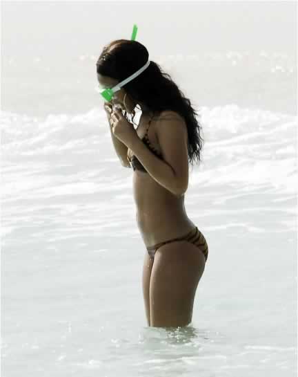 Rihanna en bikini 3